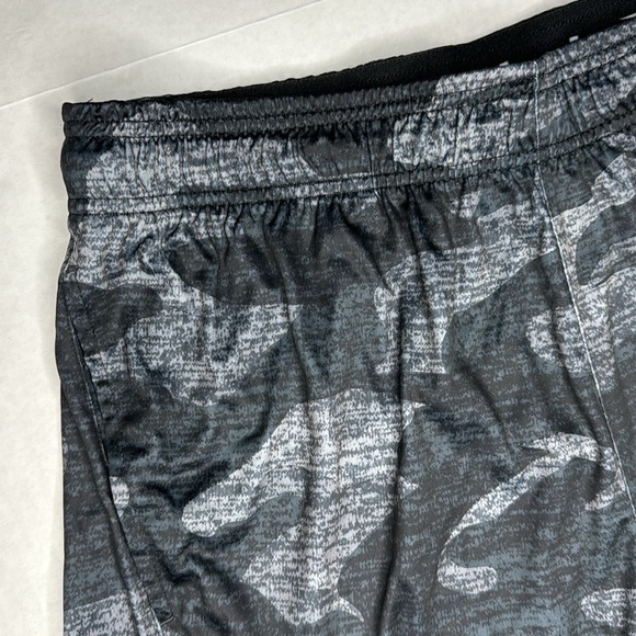 Men’s Reebok performance shorts - Picture 2 of 9